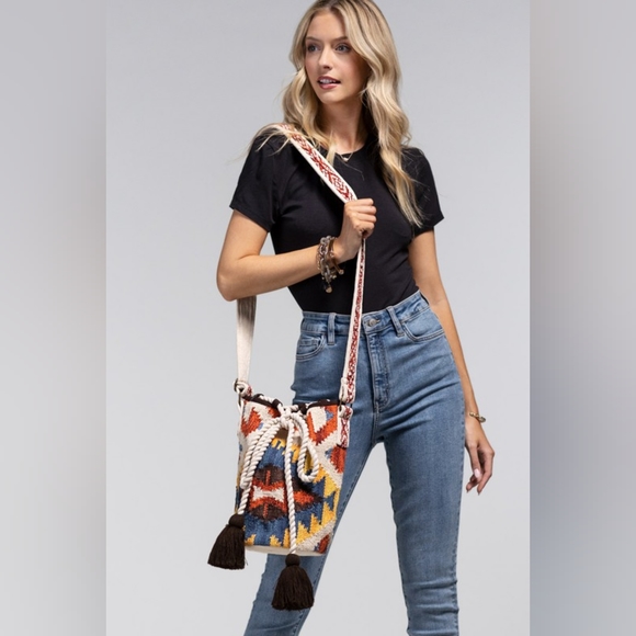 Bucket Shoulder Bag - Boho Ethnic Inspired Navajo Pattern - Handwoven Cotton - Picture 3 of 8